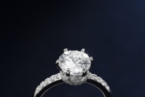  beautiful-engagement-ring-with-diamonds