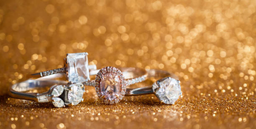 Discover how lab-grown diamonds are revolutionizing the jewelry industry. Learn about 4 key trends to watch, from sustainability to investment potential.